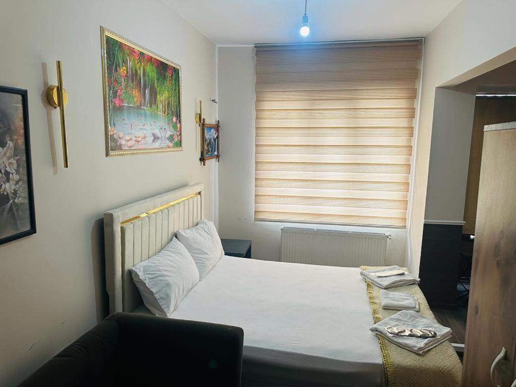 Taksim 52 Aparthotel Istanboel Buitenkant foto