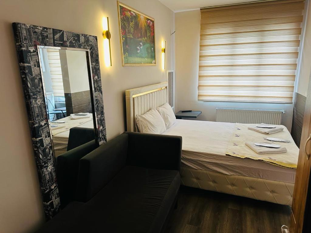 Taksim 52 Aparthotel Istanboel Buitenkant foto